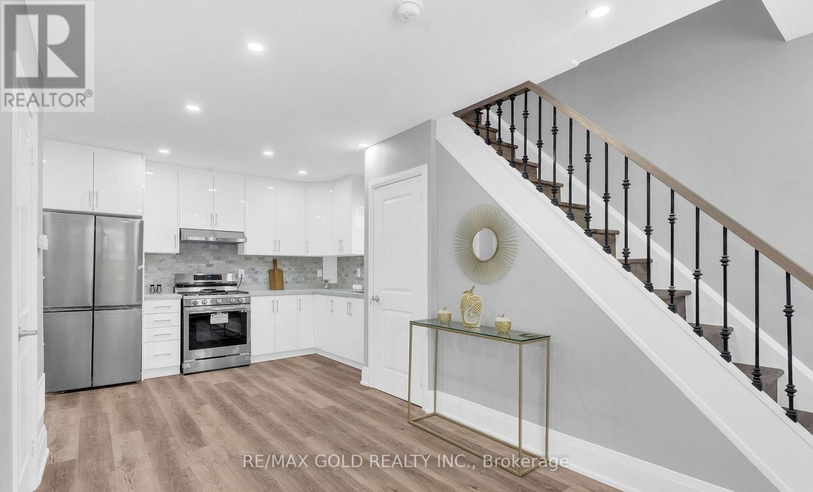 8 Fairglen Crescent, Toronto, Ontario  M9N 1S2 - Photo 11 - W13677418