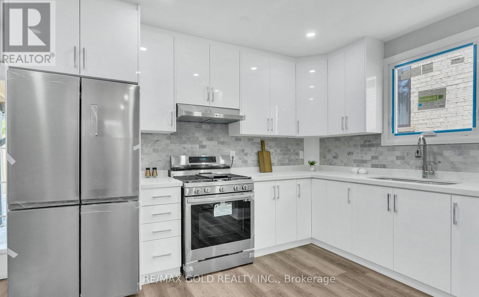 8 Fairglen Crescent, Toronto, Ontario  M9N 1S2 - Photo 13 - W13677418