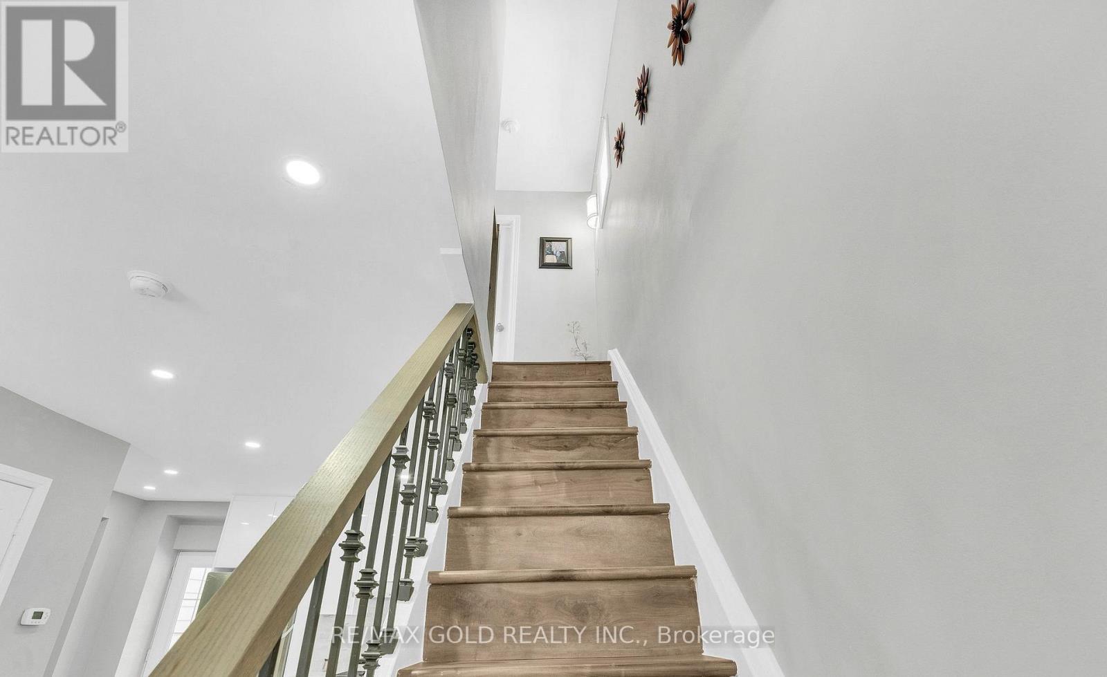 8 Fairglen Crescent, Toronto, Ontario  M9N 1S2 - Photo 17 - W13677418