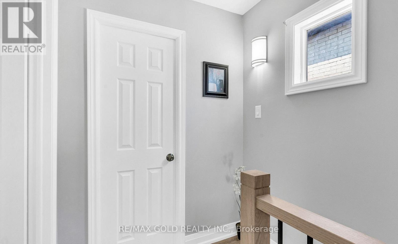 8 Fairglen Crescent, Toronto, Ontario  M9N 1S2 - Photo 18 - W13677418