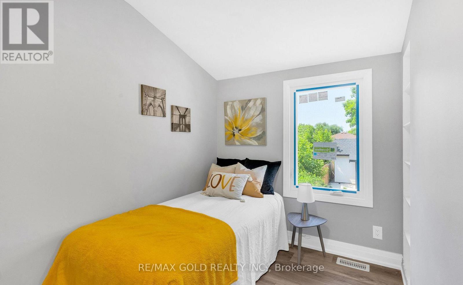 8 Fairglen Crescent, Toronto, Ontario  M9N 1S2 - Photo 22 - W13677418
