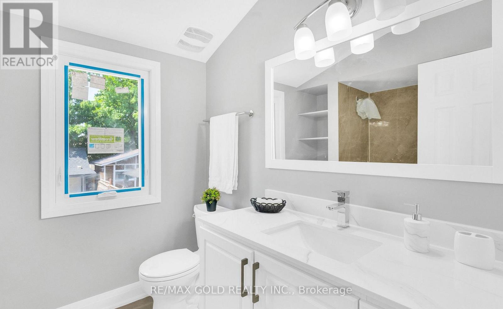 8 Fairglen Crescent, Toronto, Ontario  M9N 1S2 - Photo 24 - W13677418