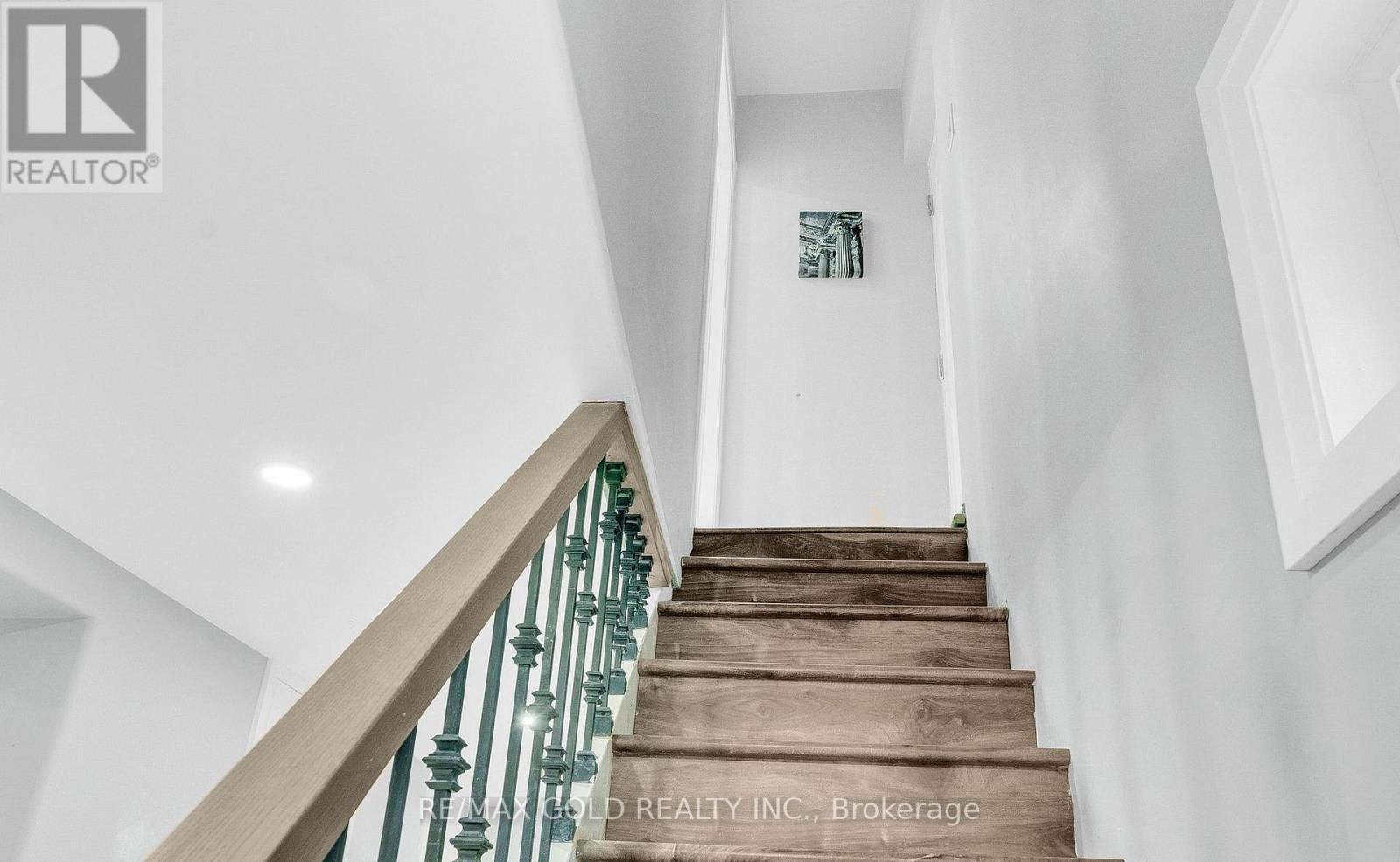 8 Fairglen Crescent, Toronto, Ontario  M9N 1S2 - Photo 28 - W13677418