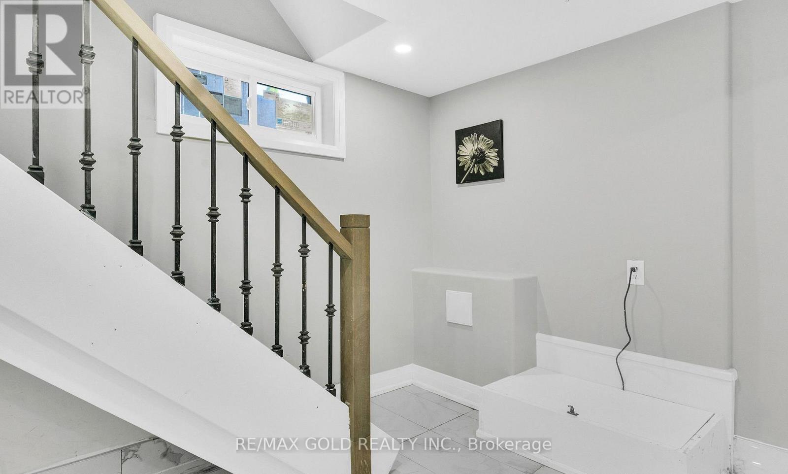8 Fairglen Crescent, Toronto, Ontario  M9N 1S2 - Photo 29 - W13677418