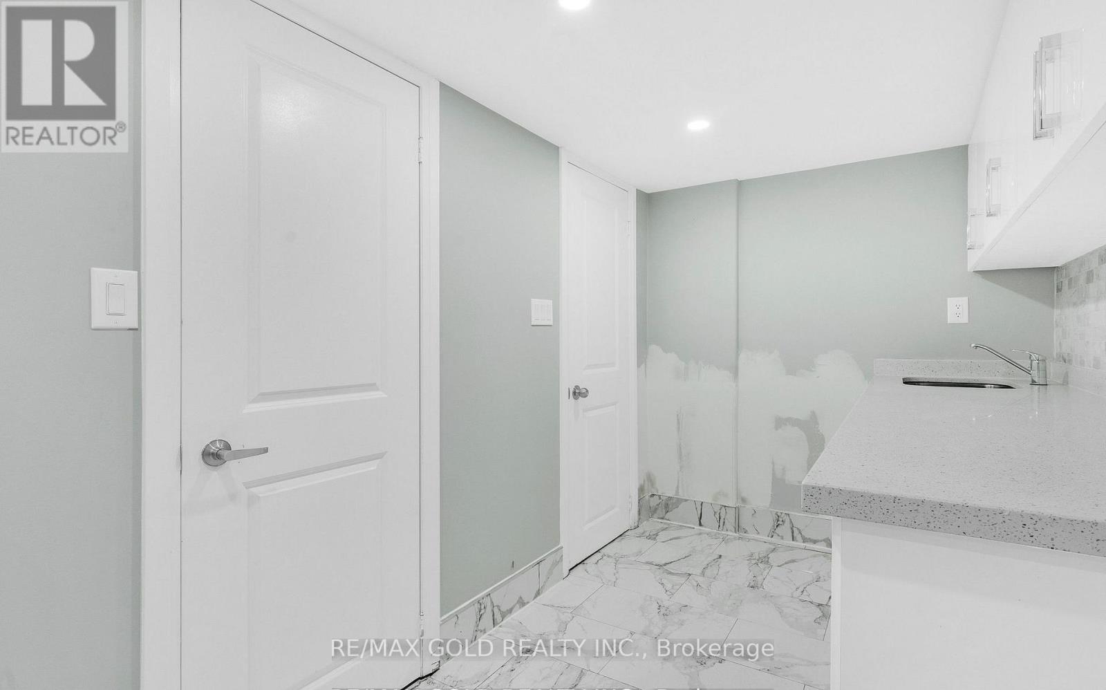 8 Fairglen Crescent, Toronto, Ontario  M9N 1S2 - Photo 33 - W13677418