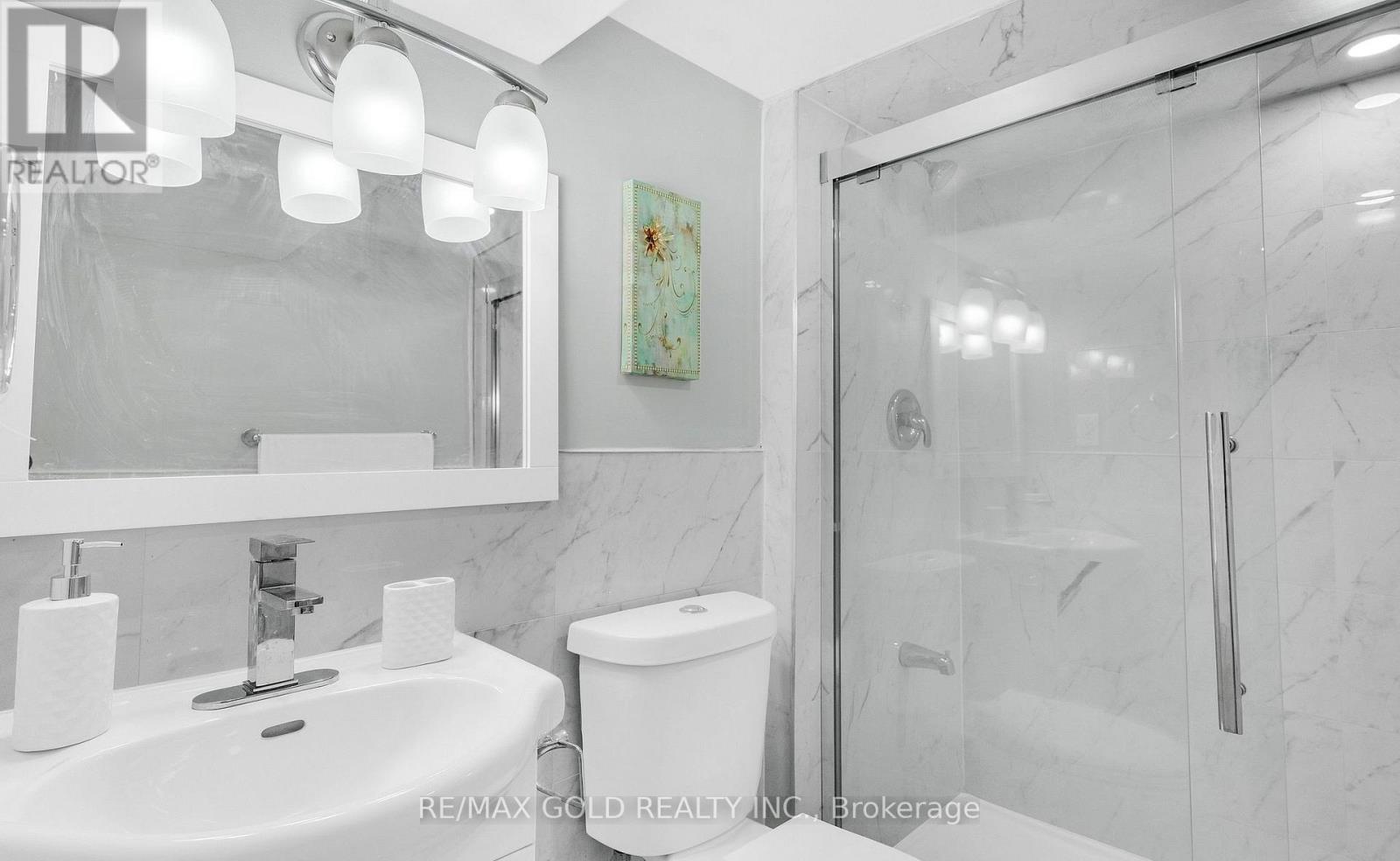 8 Fairglen Crescent, Toronto, Ontario  M9N 1S2 - Photo 34 - W13677418