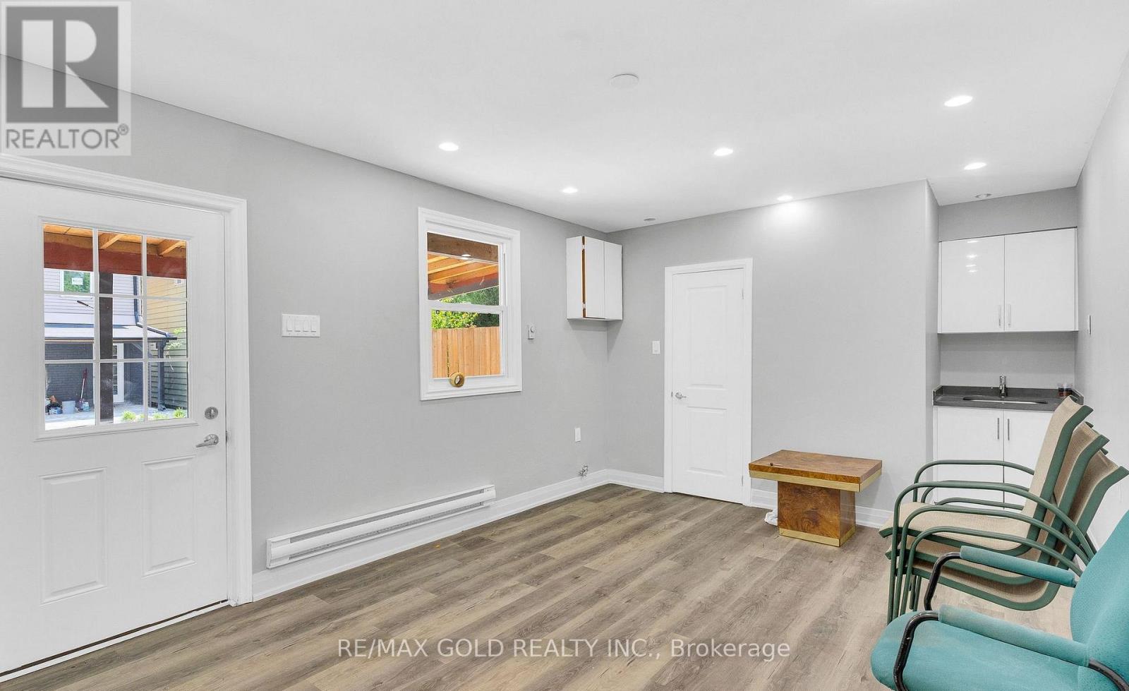 8 Fairglen Crescent, Toronto, Ontario  M9N 1S2 - Photo 39 - W13677418