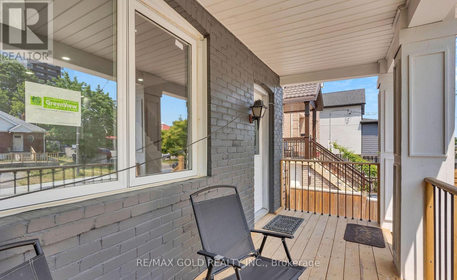 8 Fairglen Crescent, Toronto, Ontario  M9N 1S2 - Photo 4 - W13677418