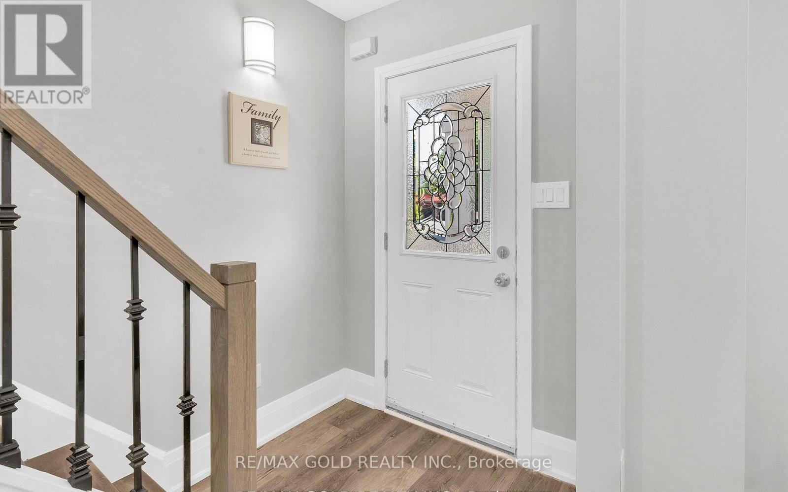 8 Fairglen Crescent, Toronto, Ontario  M9N 1S2 - Photo 6 - W13677418