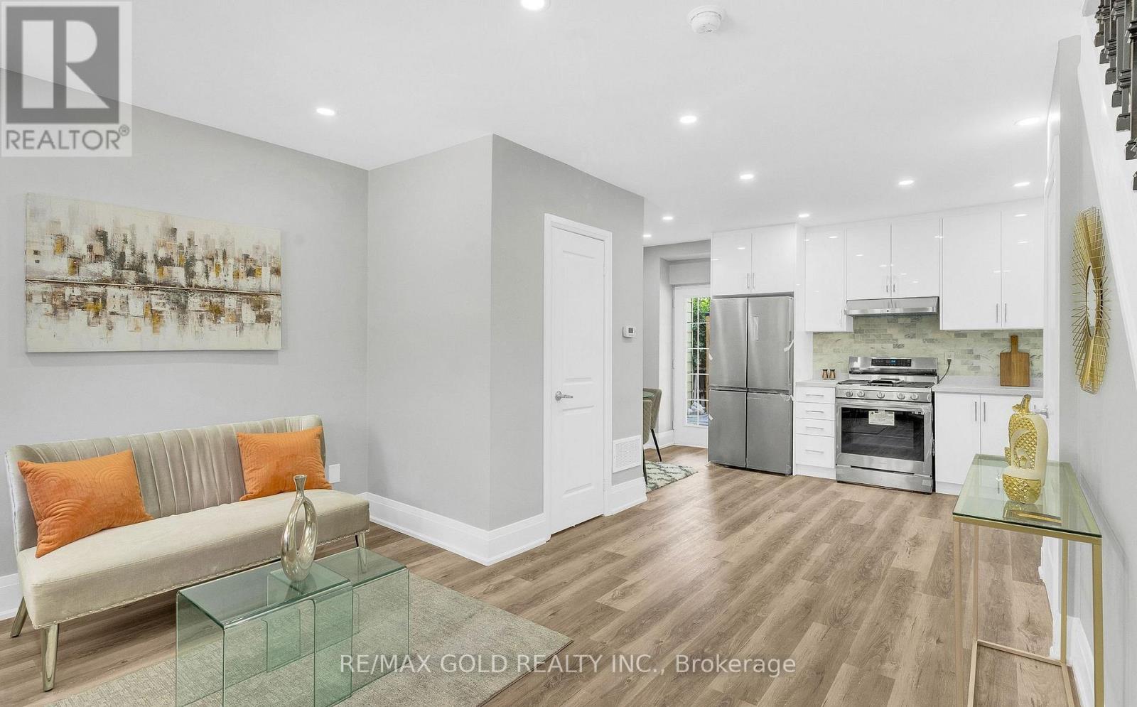 8 Fairglen Crescent, Toronto, Ontario  M9N 1S2 - Photo 9 - W13677418
