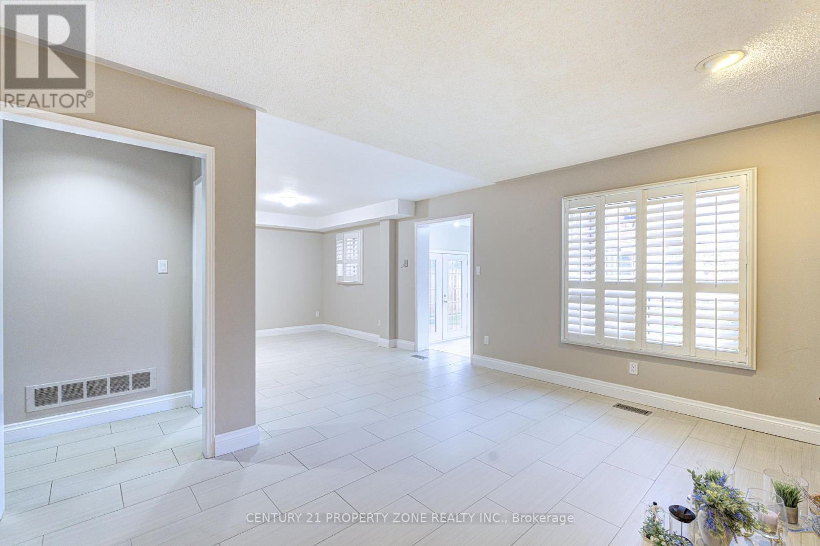 4 Compton Court, Caledon, Ontario  L7E 1L4 - Photo 9 - W13677456