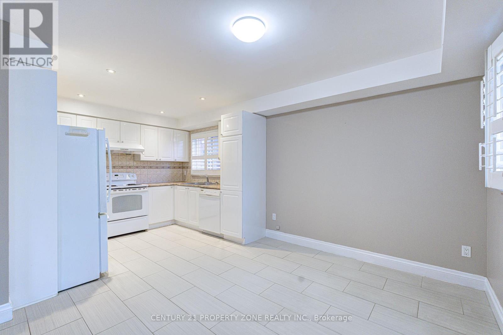4 Compton Court, Caledon, Ontario  L7E 1L4 - Photo 4 - W13677466