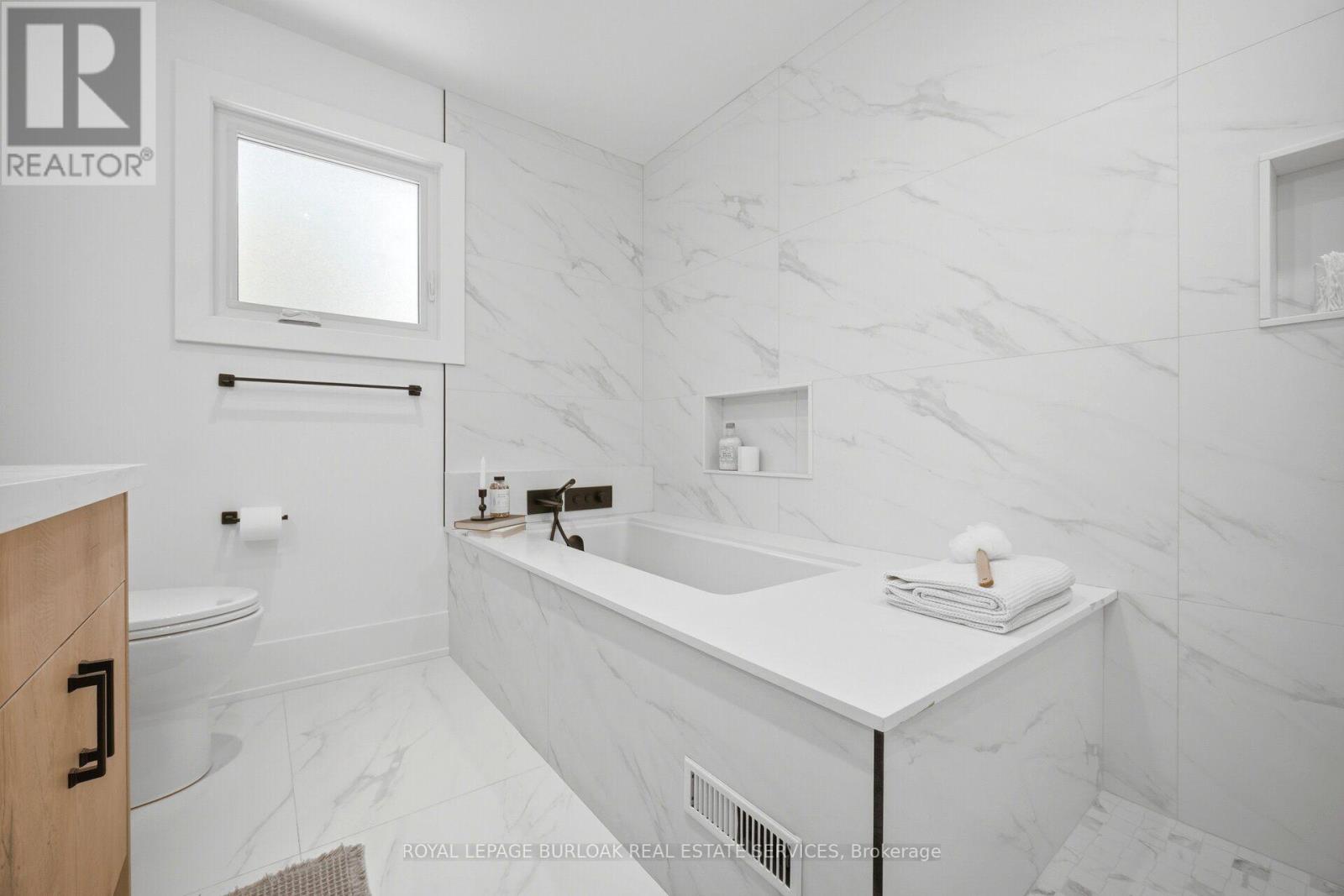 1379 Christina Court, Burlington, Ontario  L7P 2V8 - Photo 23 - W13677482