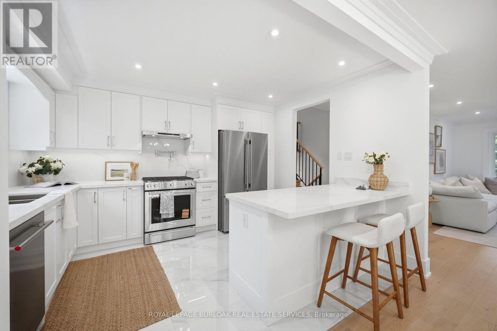 1379 Christina Court, Burlington, Ontario  L7P 2V8 - Photo 8 - W13677482