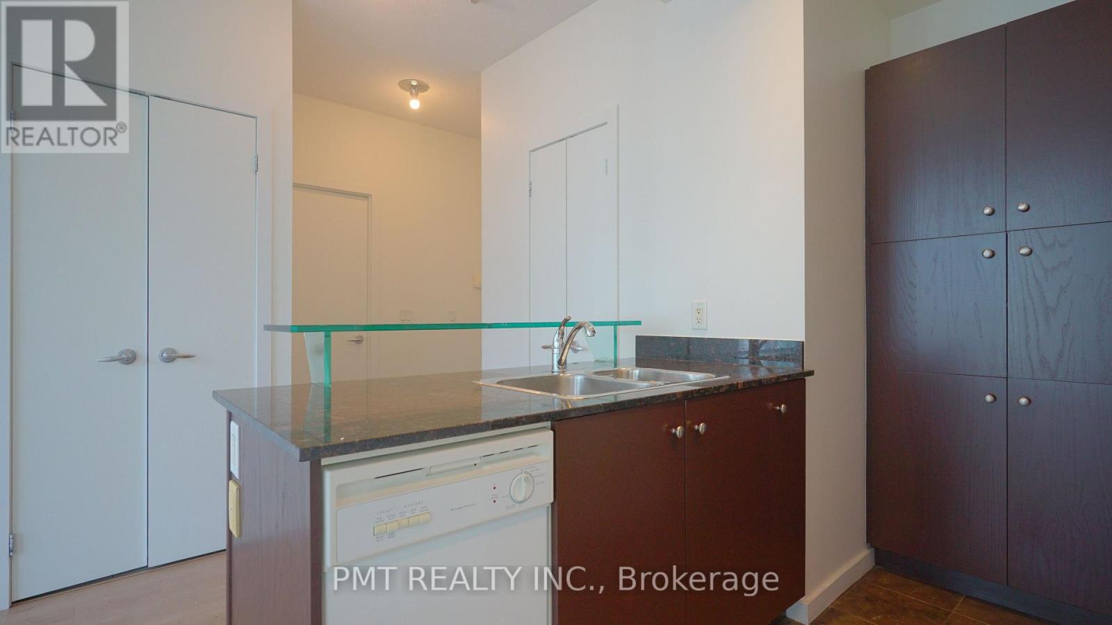 2401 - 208 Queens Quay W, Toronto, Ontario  M5J 2Y5 - Photo 7 - C13571396
