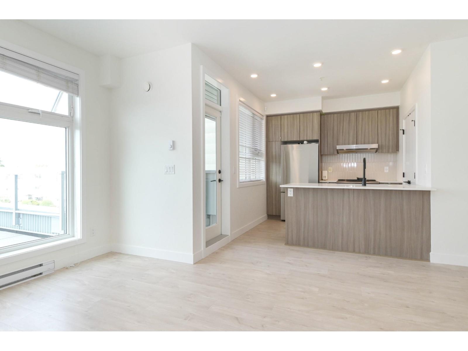 313 32838 Landeau Place, Abbotsford, British Columbia  V2S 0M6 - Photo 6 - R3155013