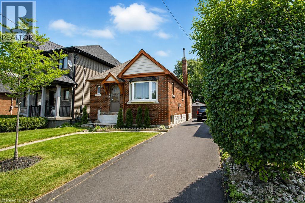 35 Barons Avenue S, Hamilton, Ontario  L8K 2Y1 - Photo 2 - 40850028