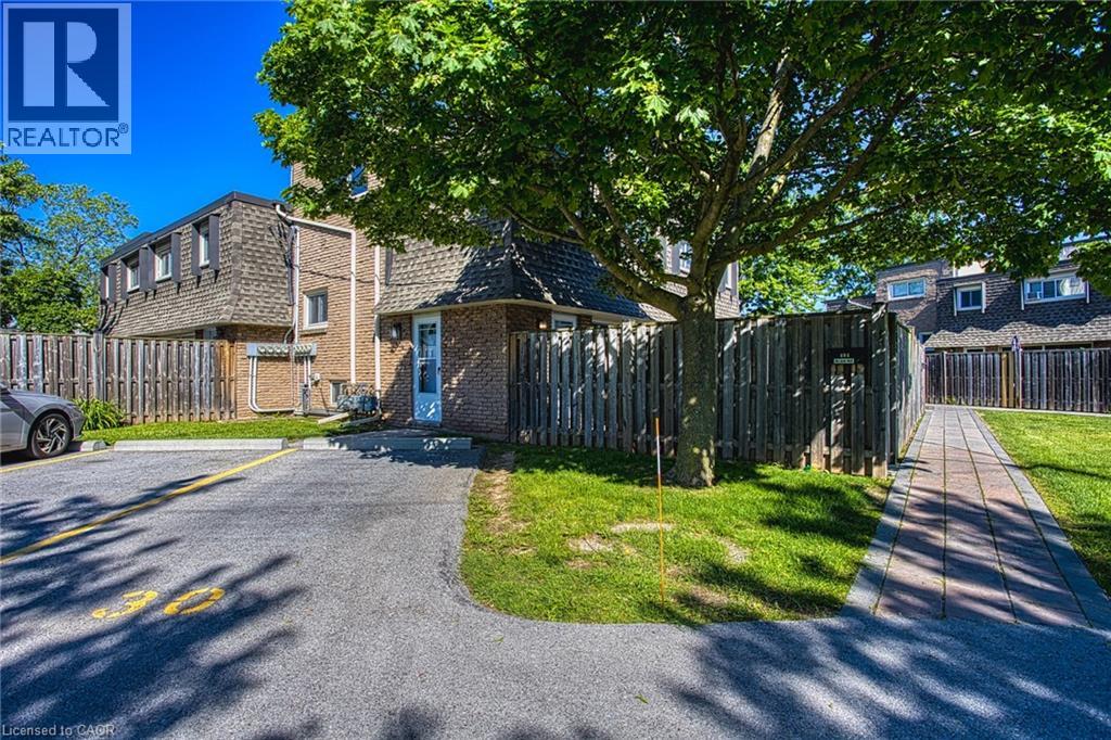 7 VIKING Court Unit# 404, Grimsby, Ontario