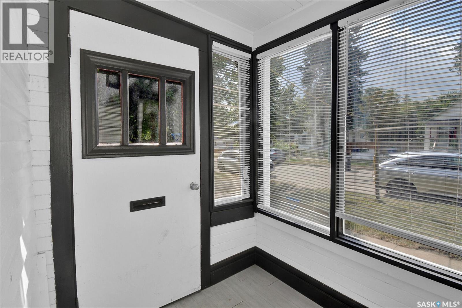 310 J Avenue N, Saskatoon, Saskatchewan  S7L 2K2 - Photo 3 - SK045625