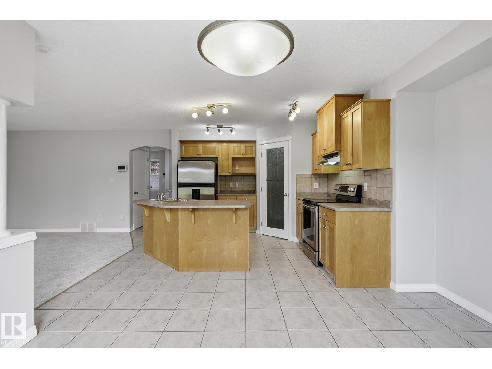 10719 8 Av Sw, Edmonton, Alberta  T6W 1G4 - Photo 4 - E4503922