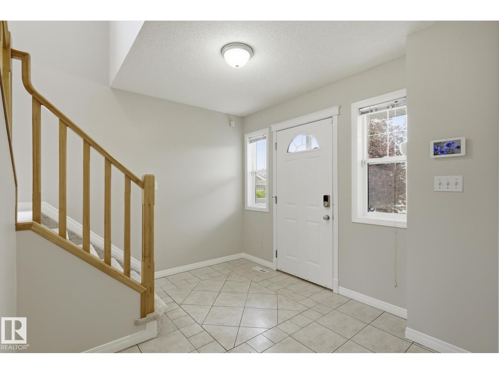 10719 8 Av Sw, Edmonton, Alberta  T6W 1G4 - Photo 2 - E4503922