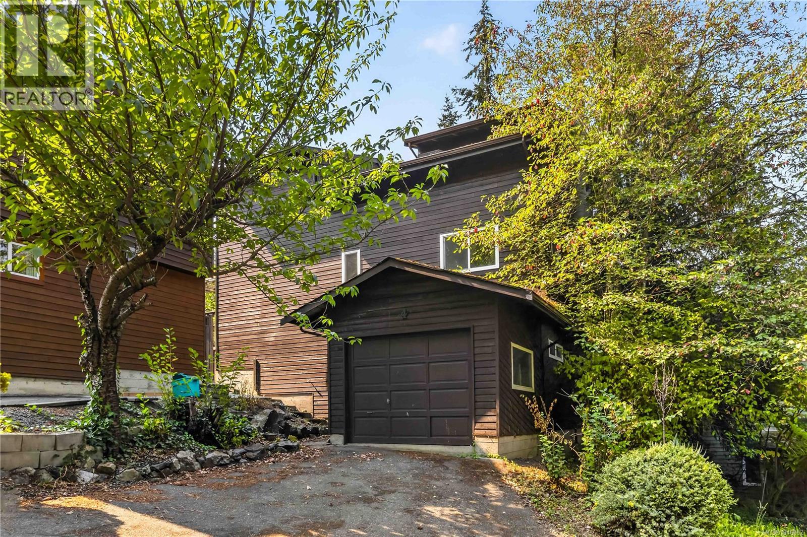 4 Demos Pl, View Royal, British Columbia