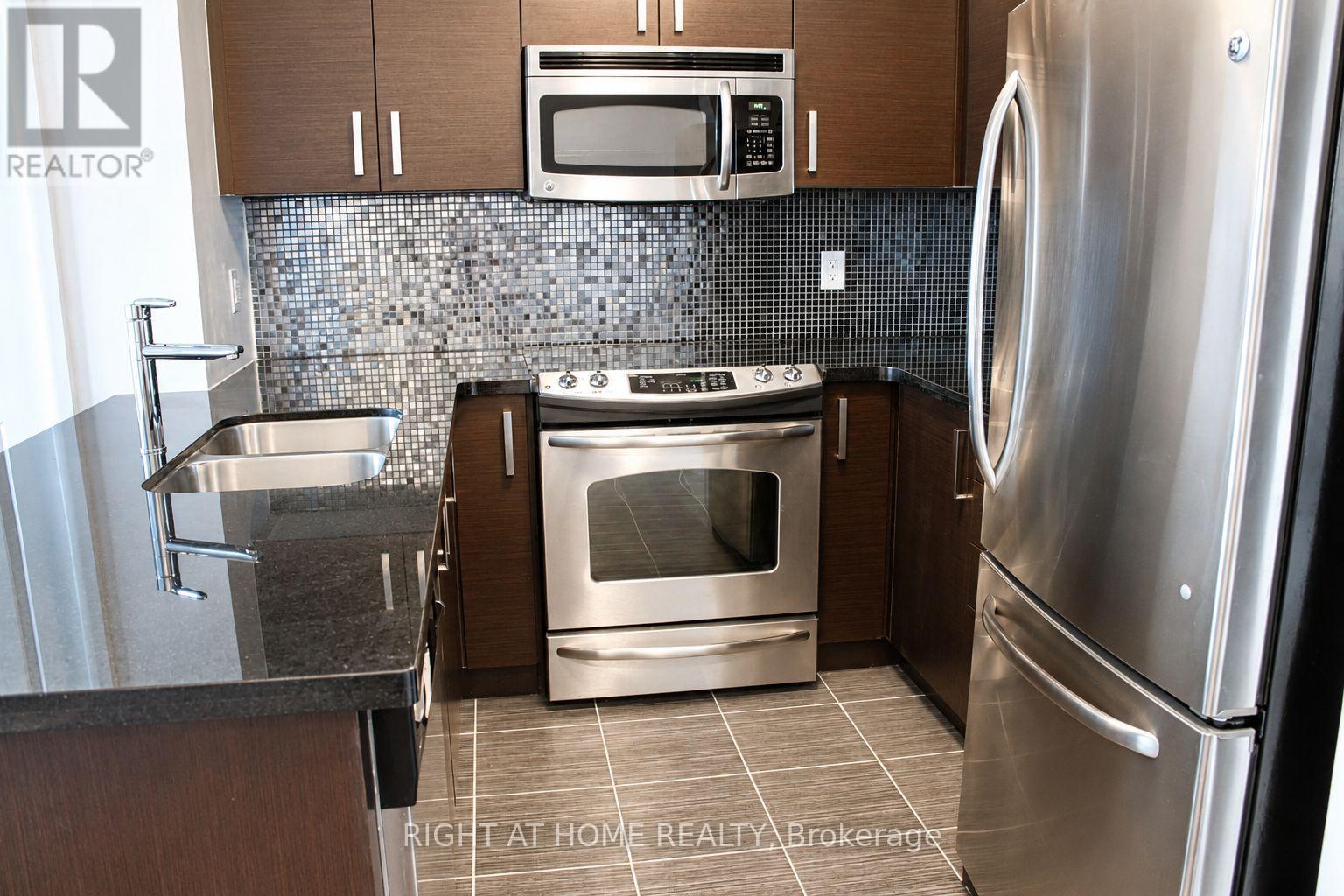 809 - 17 Anndale Drive, Toronto, Ontario  M2N 2W7 - Photo 4 - C13677540