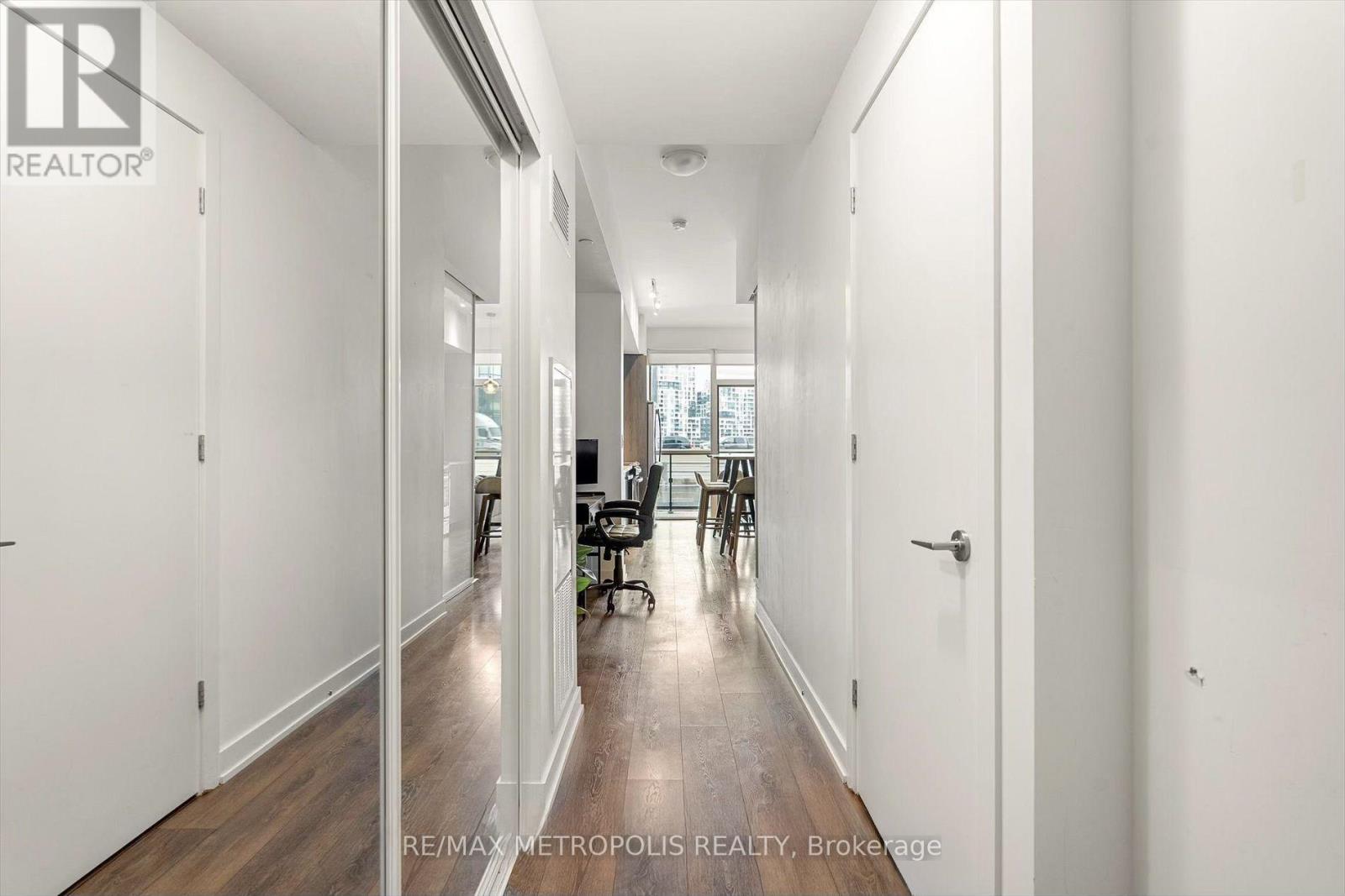 710 - 50 Bruyeres Mews, Toronto, Ontario  M5V 0H8 - Photo 4 - C13677628