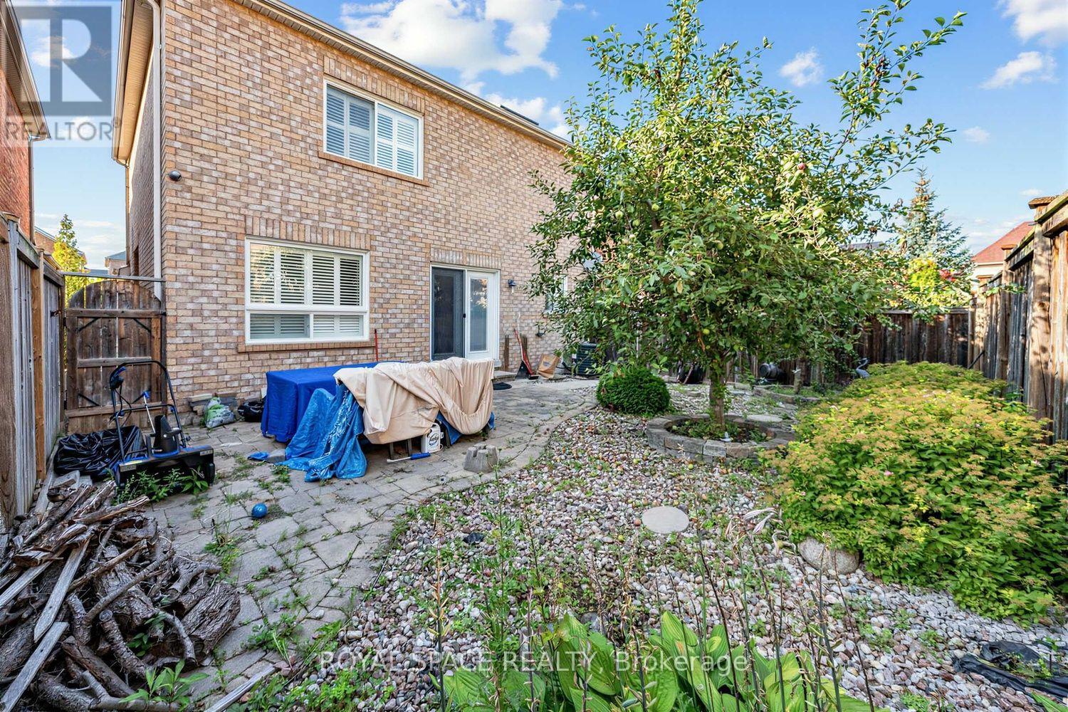 7 Urwin Street, Ajax, Ontario  L1T 0G7 - Photo 33 - E13677594