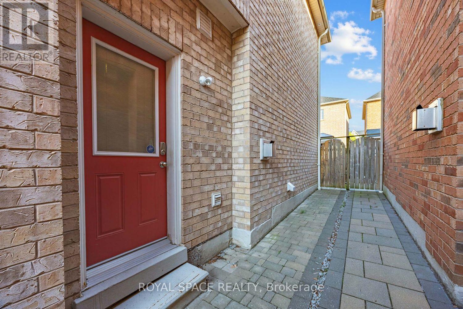 7 Urwin Street, Ajax, Ontario  L1T 0G7 - Photo 34 - E13677594
