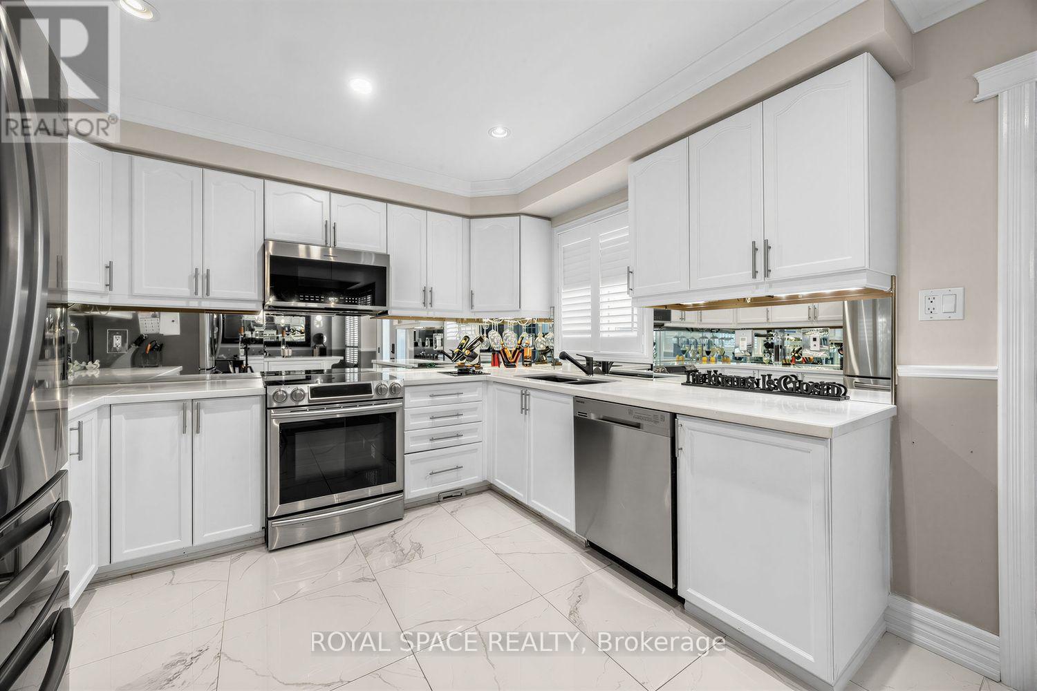 7 Urwin Street, Ajax, Ontario  L1T 0G7 - Photo 6 - E13677594