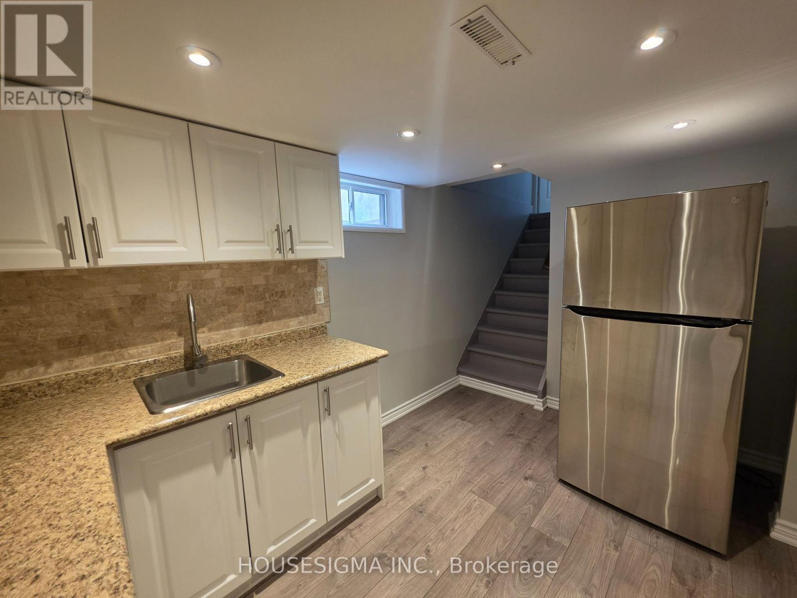 Lower - 158 Patterson Street, Newmarket, Ontario  L3Y 4Y8 - Photo 2 - N13677614