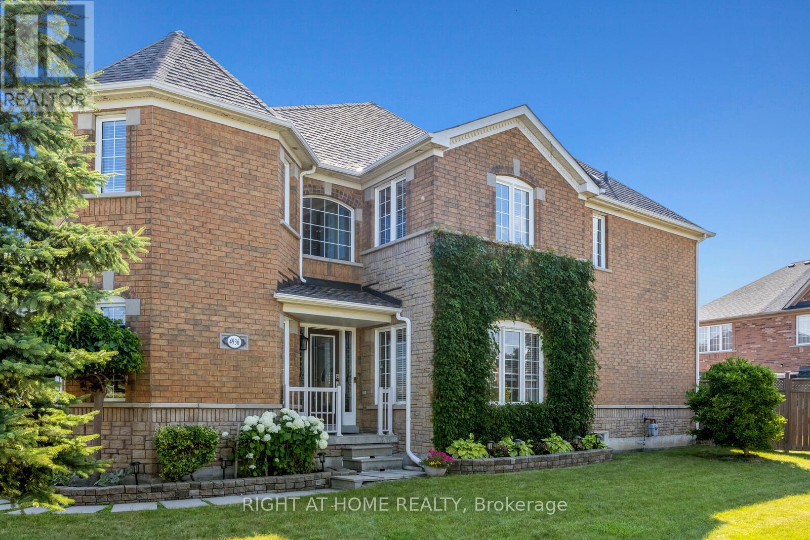 4936 Sebastian Drive, Mississauga, Ontario  L5M 7N8 - Photo 2 - W13677532