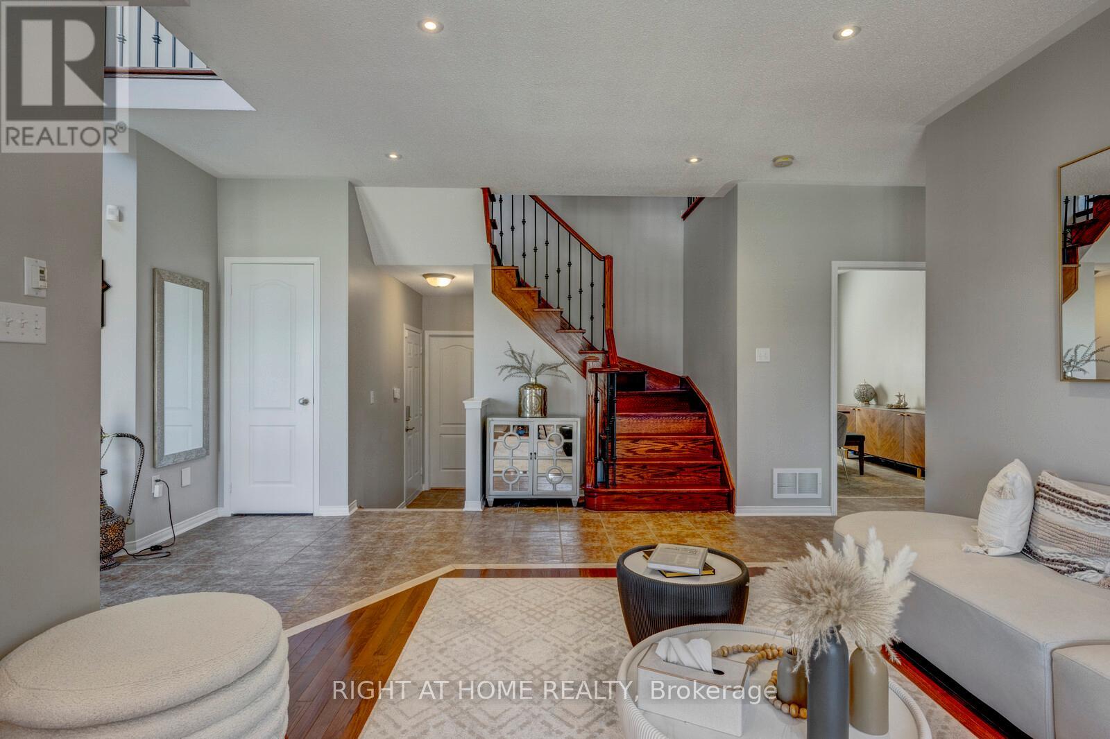 4936 Sebastian Drive, Mississauga, Ontario  L5M 7N8 - Photo 7 - W13677532