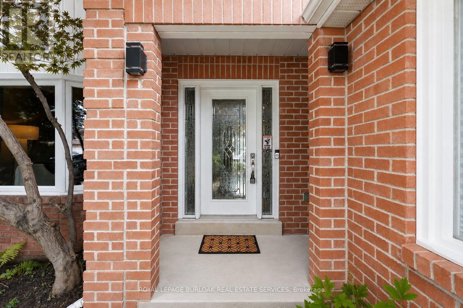 419 Parklane Road, Oakville, Ontario  L6H 4J6 - Photo 2 - W13677562