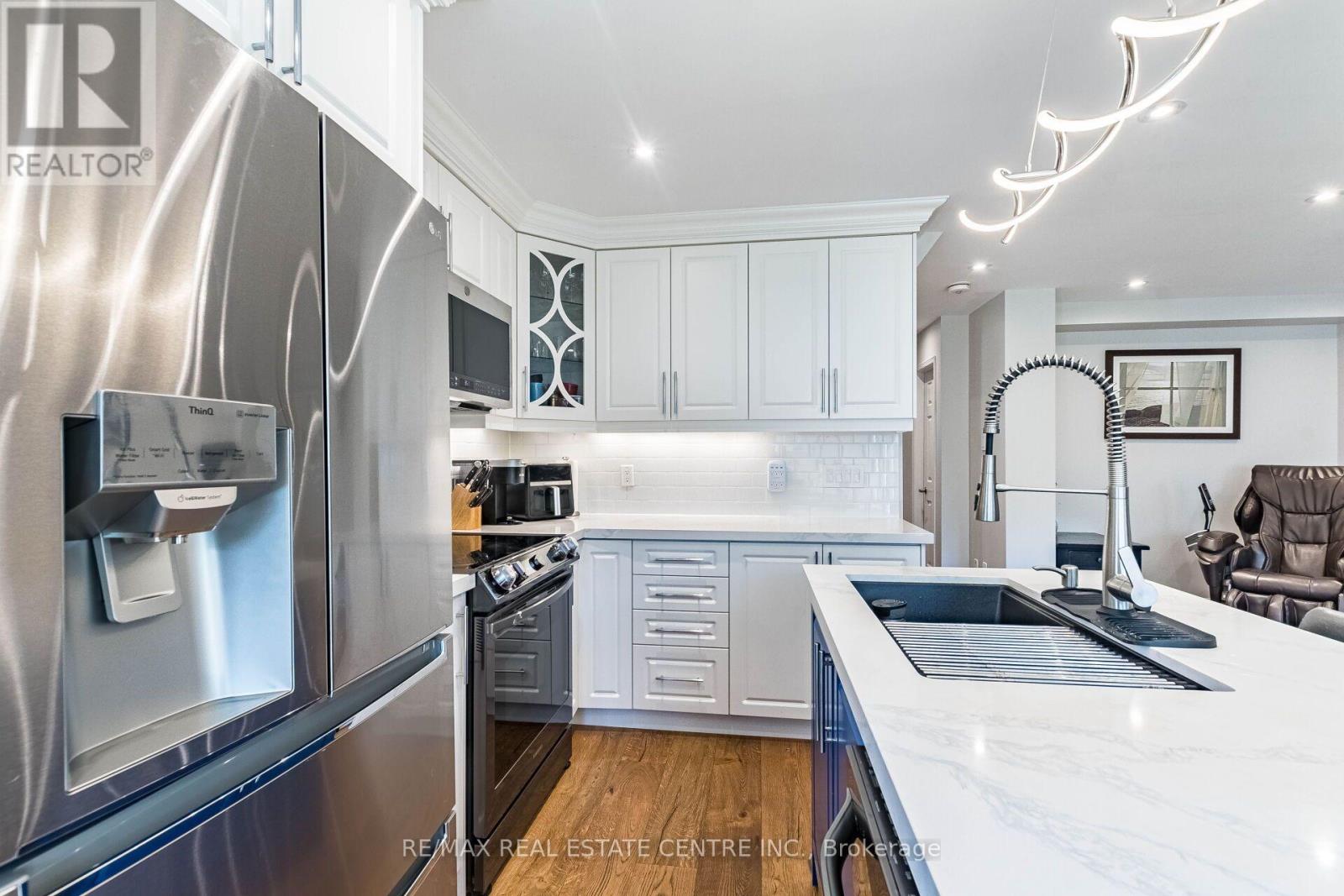1571 Meadowfield Crescent, Mississauga, Ontario  L5M 4T4 - Photo 12 - W13677602