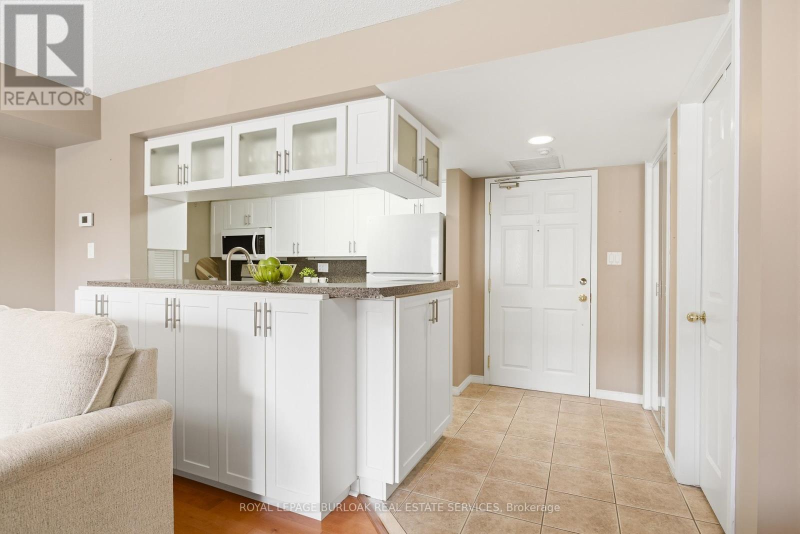 F304 - 216 Plains Road W, Burlington, Ontario  L7T 4M1 - Photo 2 - W13677616