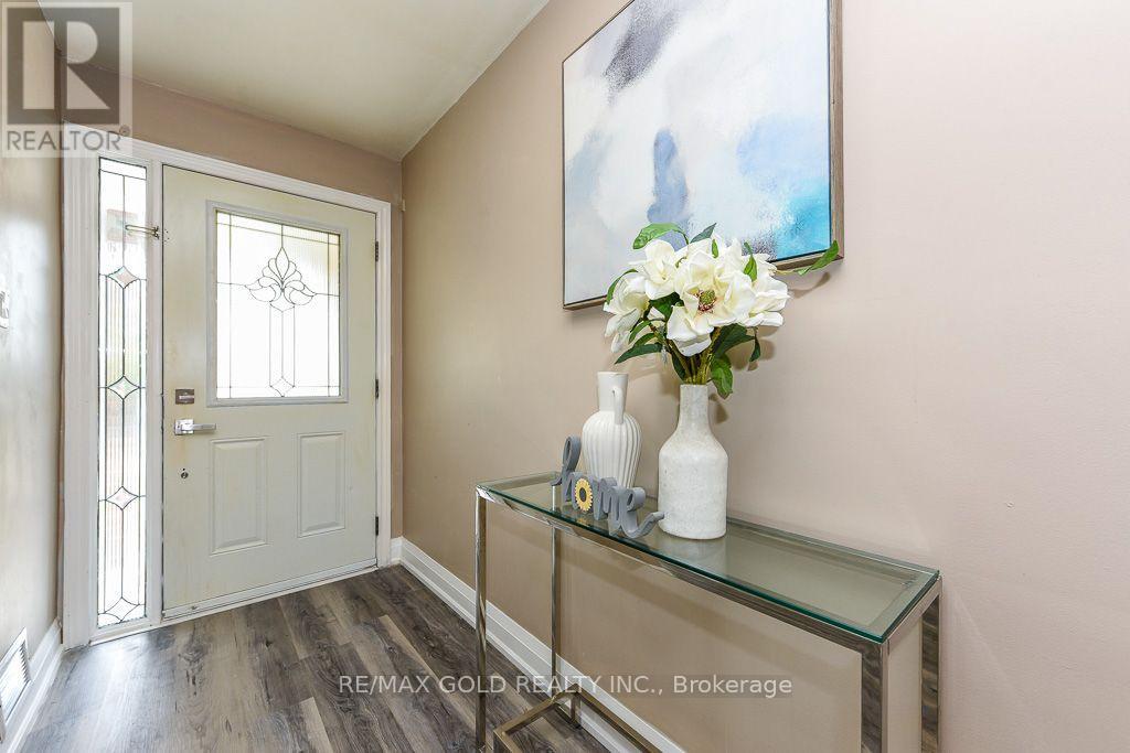 7624 Middleshire Drive, Mississauga, Ontario  L4T 3S2 - Photo 5 - W13677622