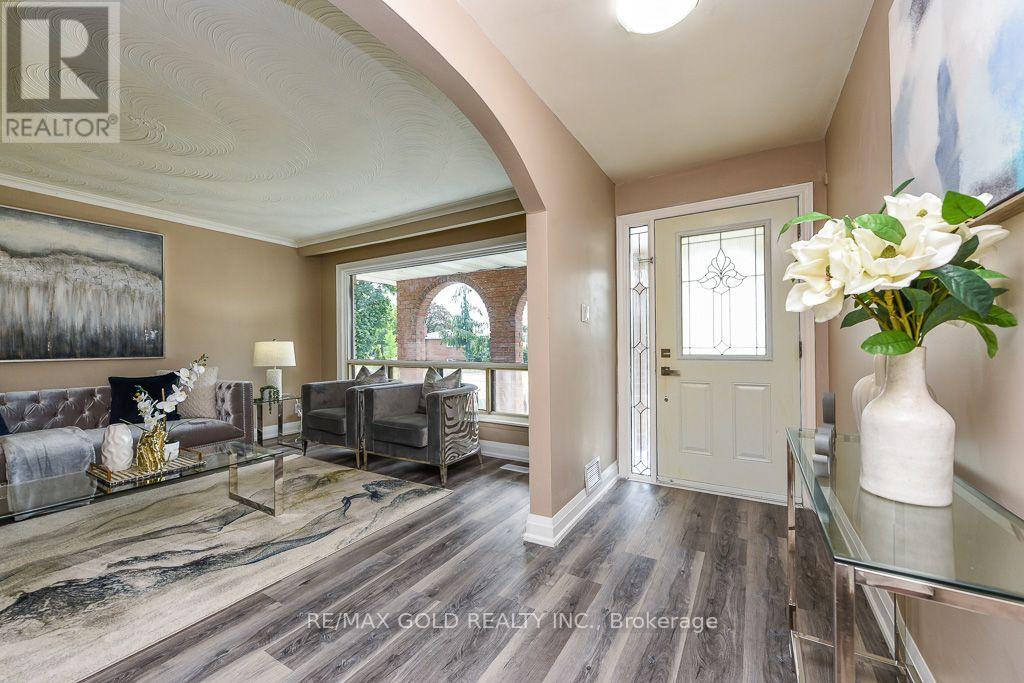 7624 Middleshire Drive, Mississauga, Ontario  L4T 3S2 - Photo 6 - W13677622