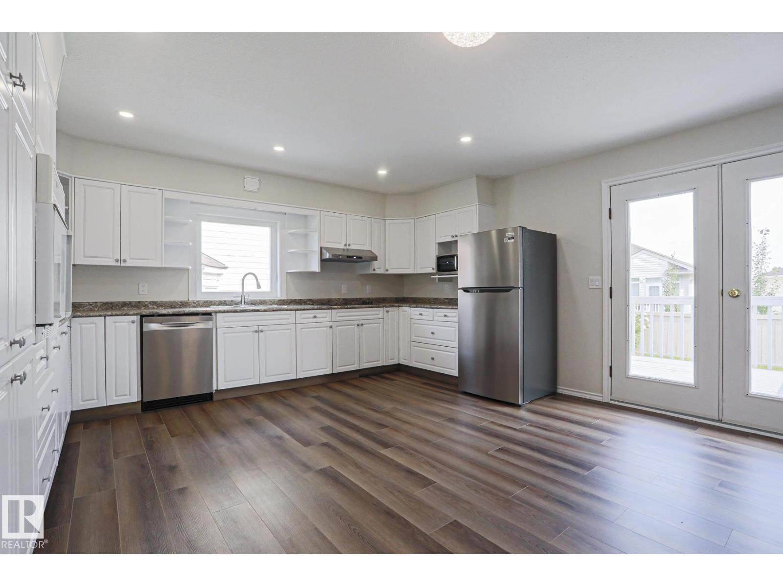 1028 James Cr Nw, Edmonton, Alberta  T6L 6P6 - Photo 1 - E4500553