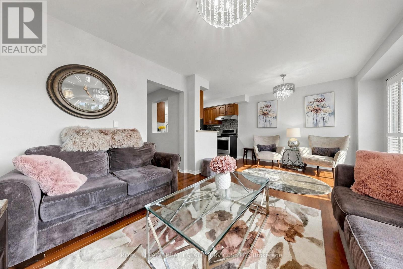 5290 Brookwood Court, Mississauga, Ontario  L5V 2K6 - Photo 7 - W13677230