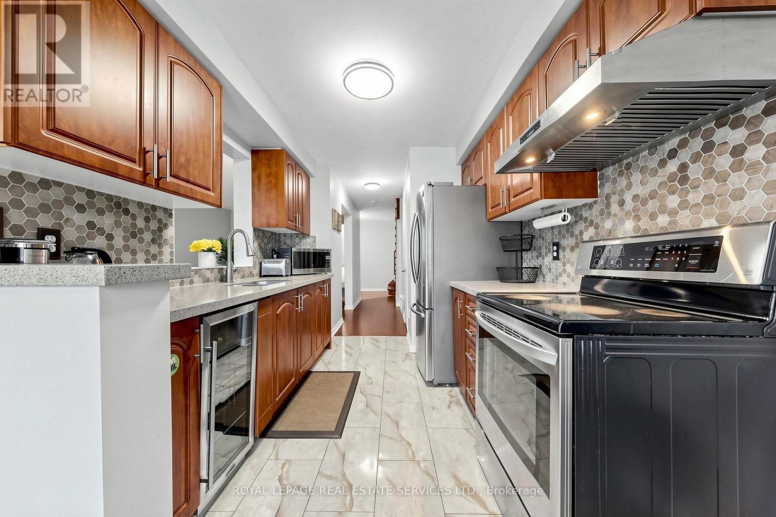 5290 Brookwood Court, Mississauga, Ontario  L5V 2K6 - Photo 10 - W13677230