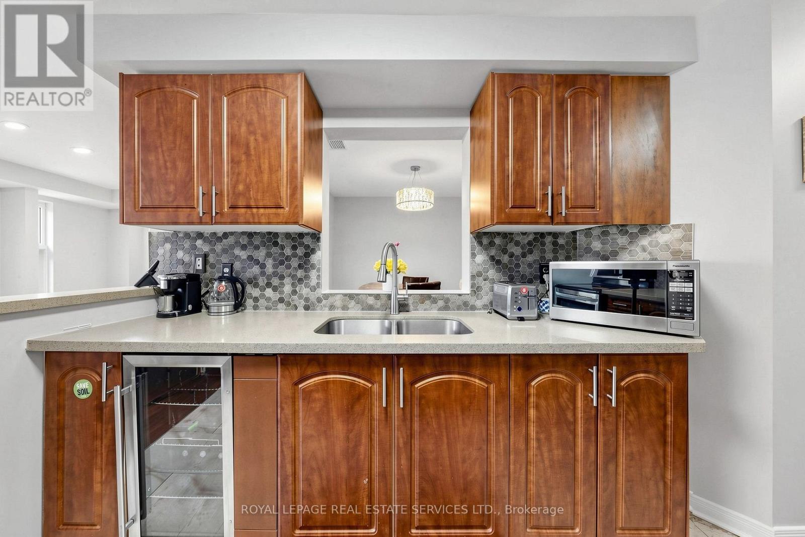 5290 Brookwood Court, Mississauga, Ontario  L5V 2K6 - Photo 11 - W13677230