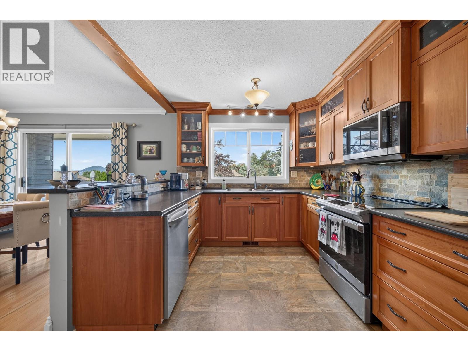 2094 Van Horne Drive, Kamloops, British Columbia  V1S 1G2 - Photo 10 - 10394994