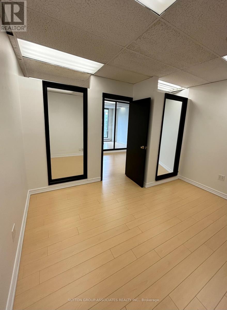 8 - 1287 St Clair Avenue W, Toronto, Ontario  M6E 1B8 - Photo 3 - W13594086