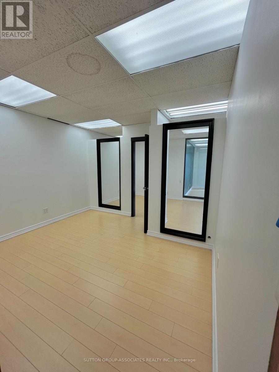 8 - 1287 St Clair Avenue W, Toronto, Ontario  M6E 1B8 - Photo 4 - W13594086
