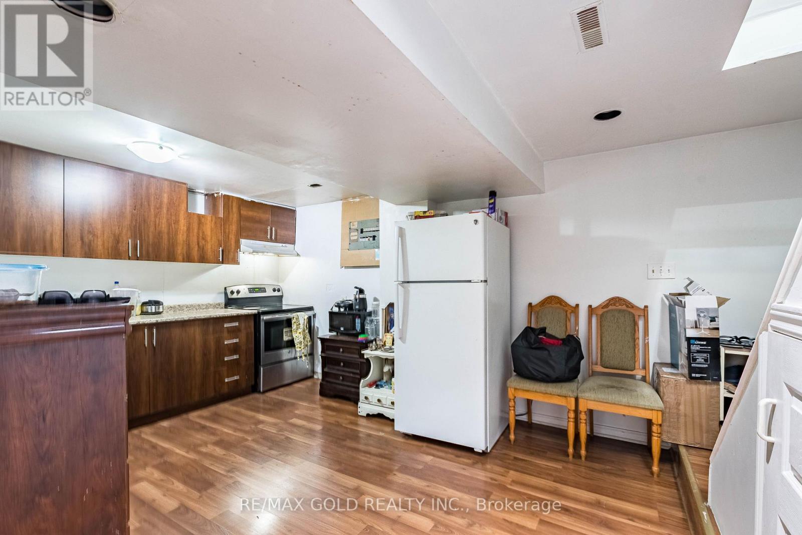 10 Elmstead Court, Brampton, Ontario  L6Y 4B9 - Photo 13 - W13663736