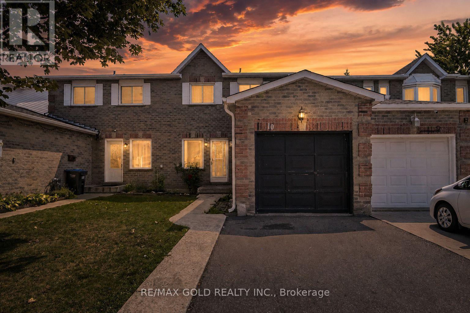 10 Elmstead Court, Brampton, Ontario  L6Y 4B9 - Photo 2 - W13663736