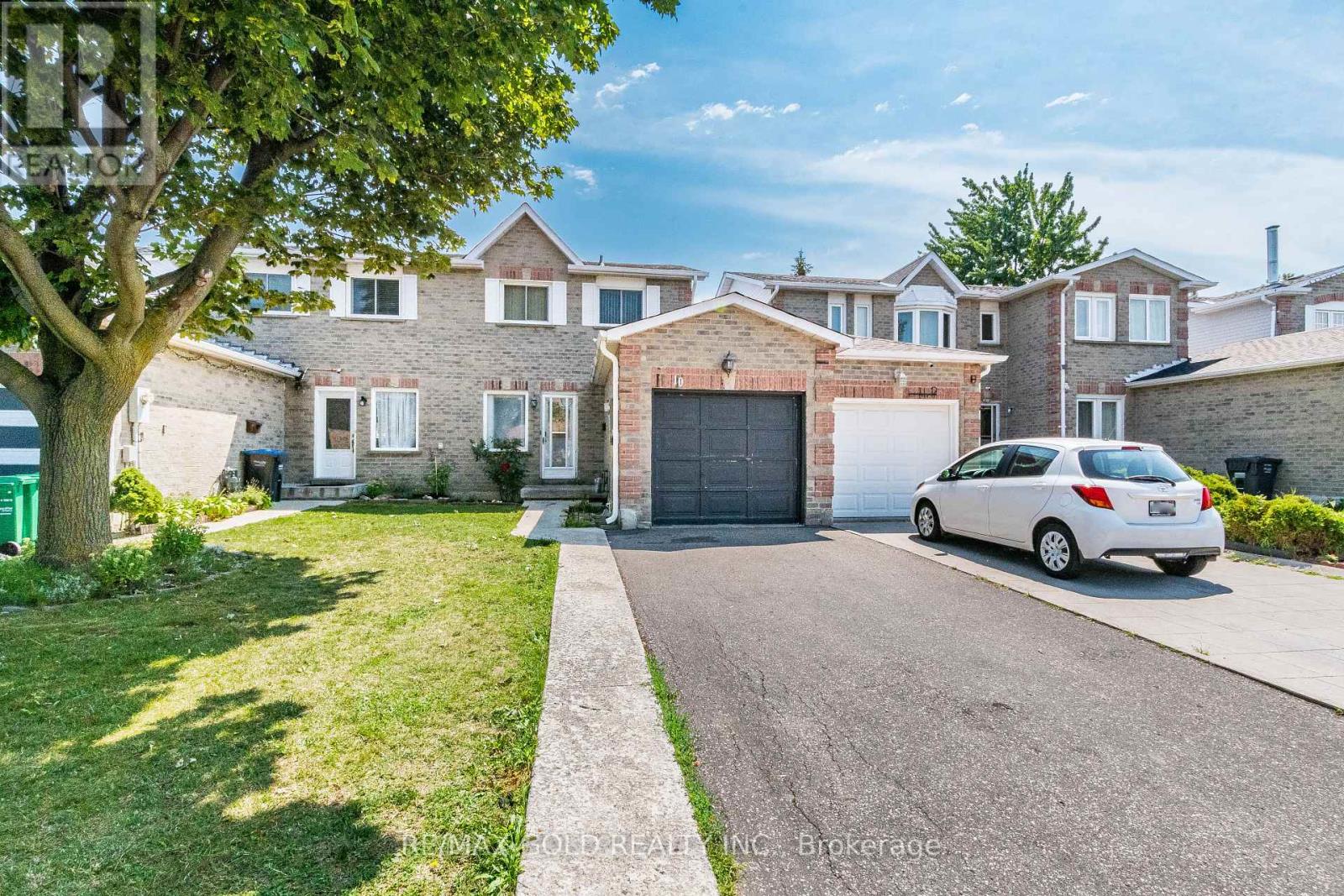 10 Elmstead Court, Brampton, Ontario  L6Y 4B9 - Photo 4 - W13663736