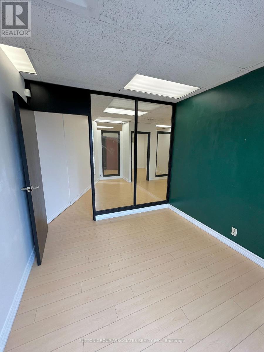 8 - 1287 St Clair Avenue W, Toronto, Ontario  M6E 1B8 - Photo 5 - W13594086
